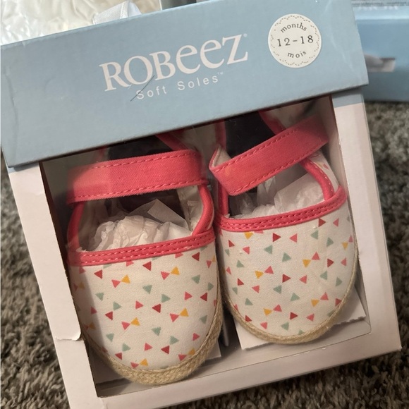 Robeez Baby Shoes - Pink and Cream Triangles - Picture 1 of 1